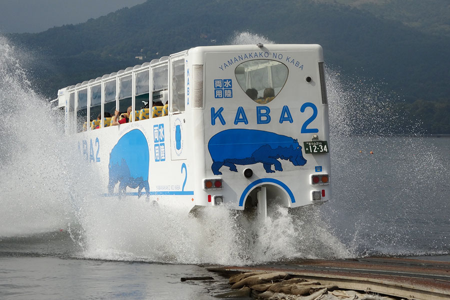 山中湖水陸兩用觀光巴士「KABA」